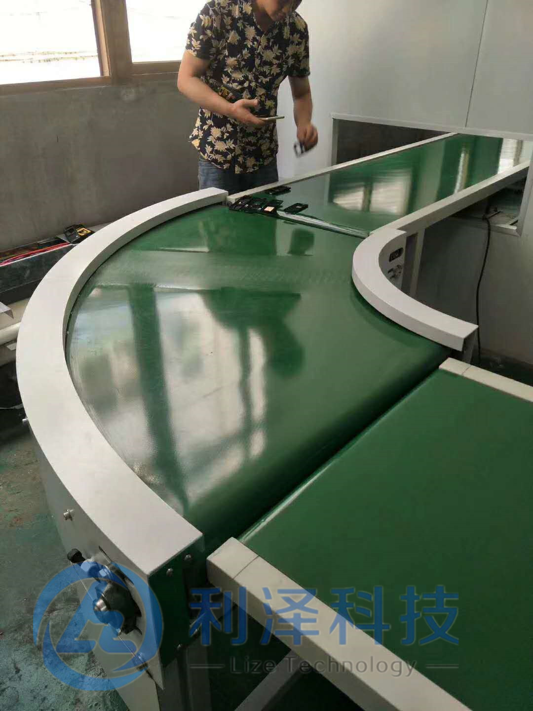 移動(dòng)式輸送機(jī)的優(yōu)勢(shì)大大節(jié)省了設(shè)備成本