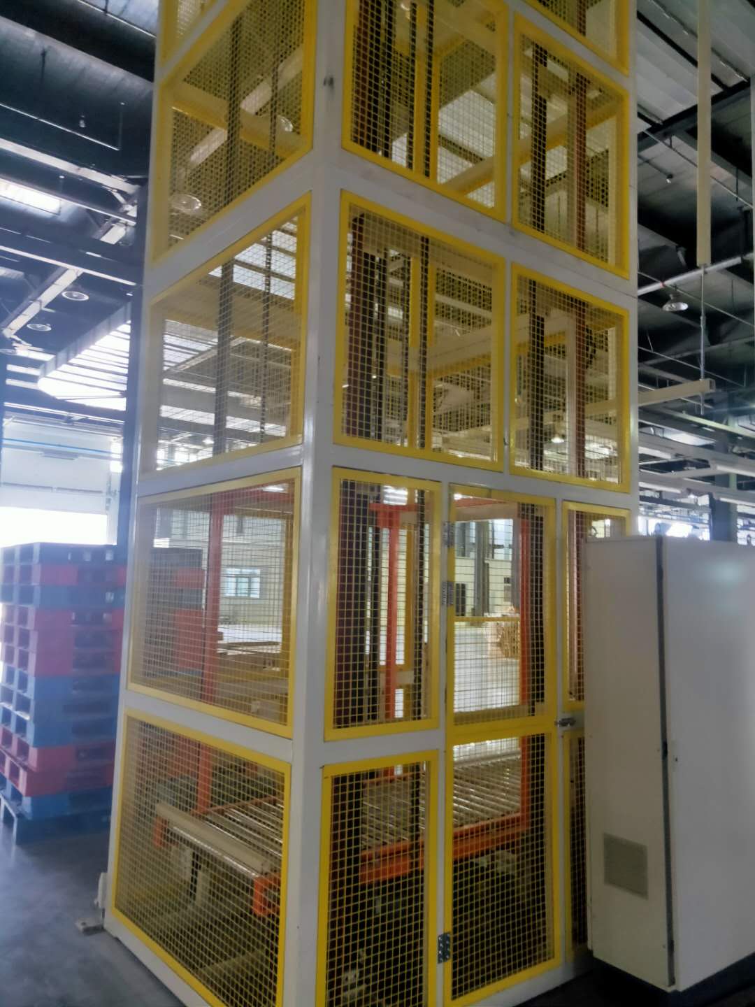 垂直提升機(jī)