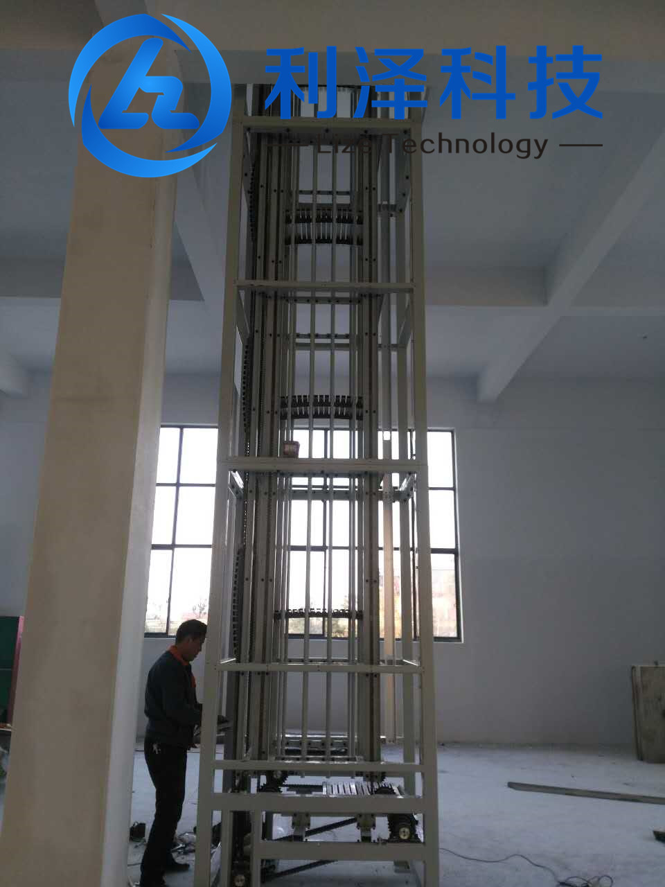 垂直提升機(jī)