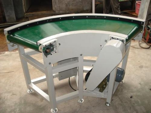 轉(zhuǎn)彎皮帶輸送機(jī)有哪些功能