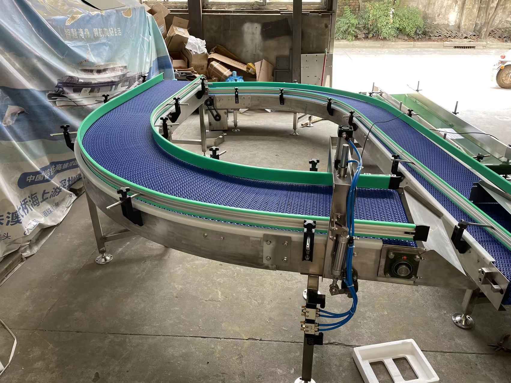 塑料網(wǎng)鏈輸送機(jī)