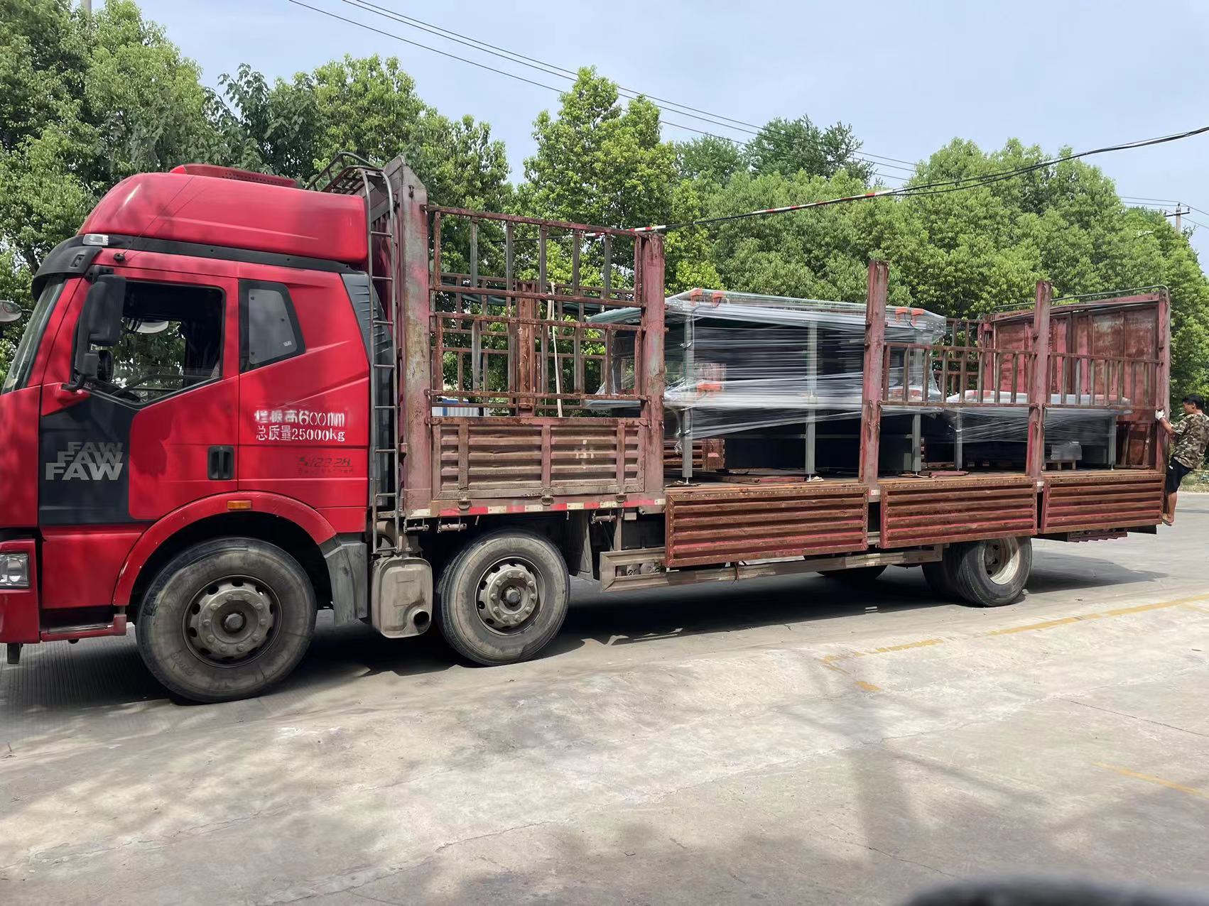 3臺皮帶機發(fā)往河南許昌森源電動汽車有限公司