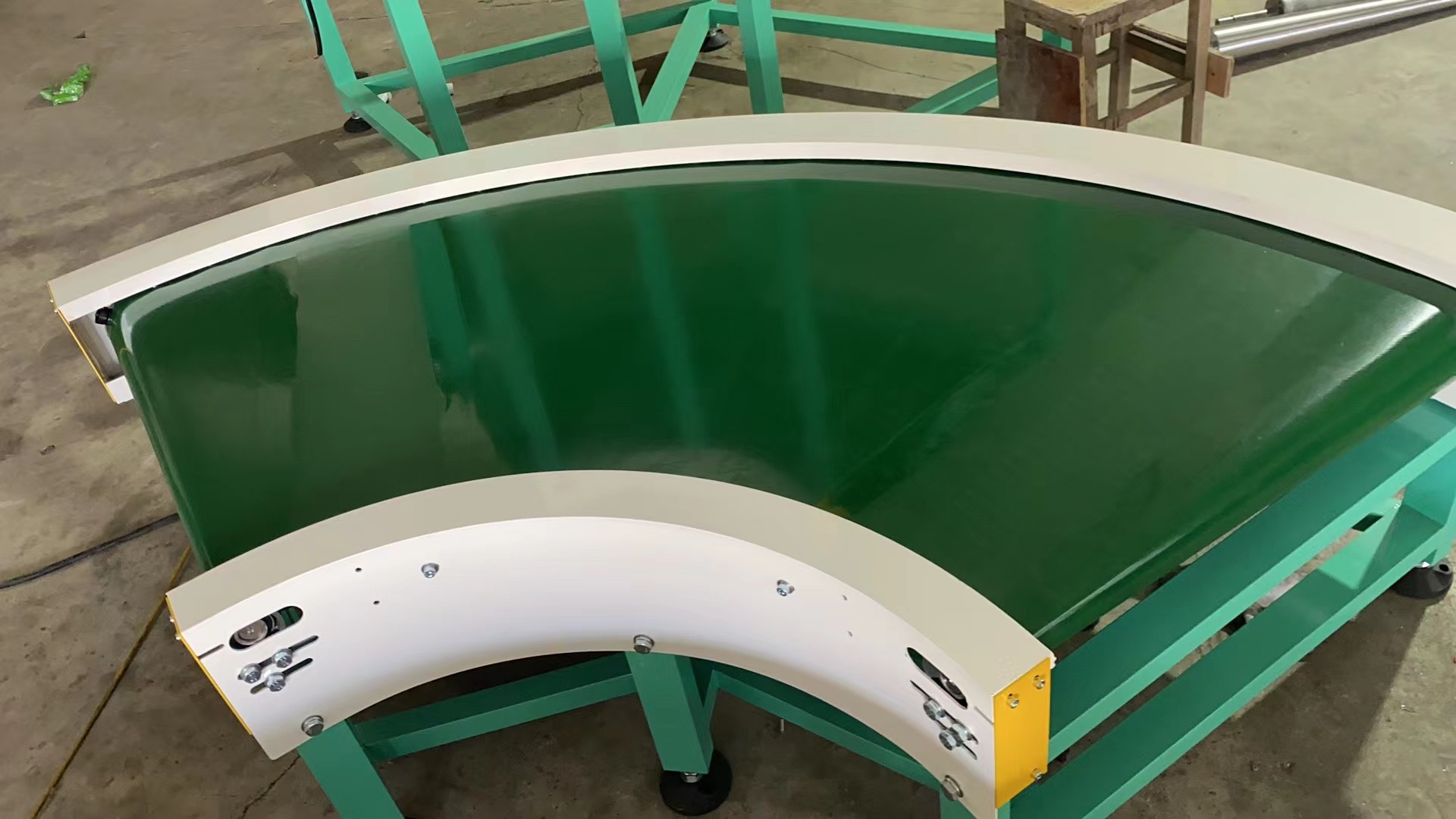 轉(zhuǎn)彎皮帶輸送機(jī)