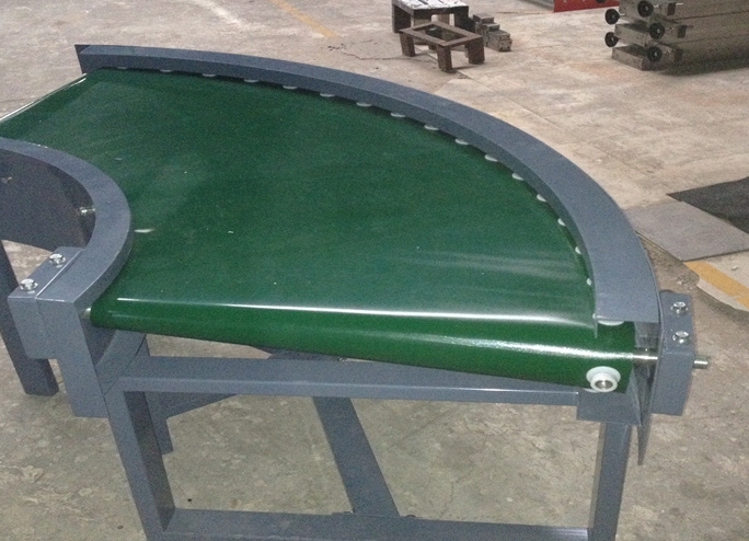 皮帶輸送機(jī)的皮帶跑偏怎么調(diào)整？