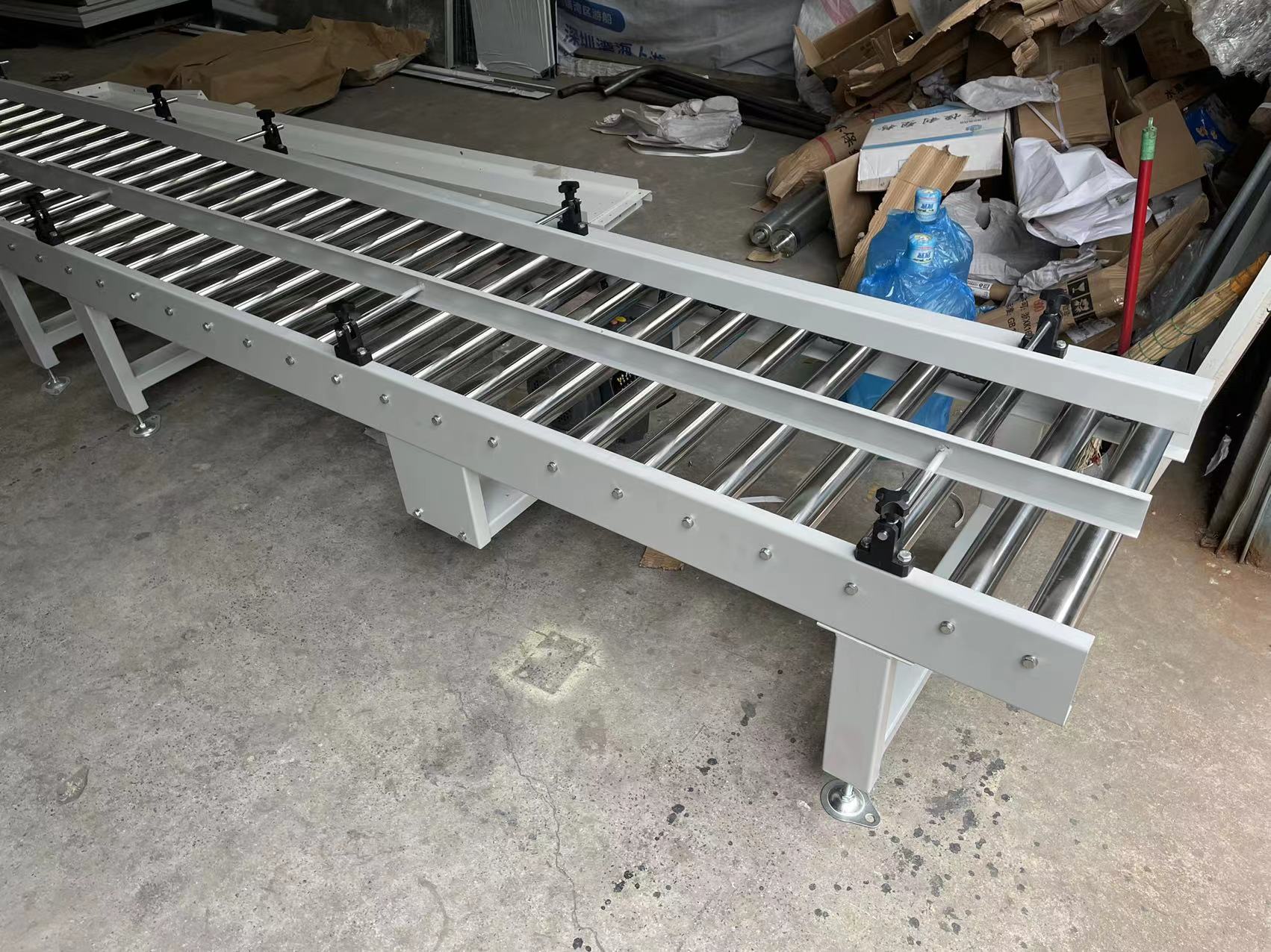 滾筒輸送機出現(xiàn)噪音與振動的原因