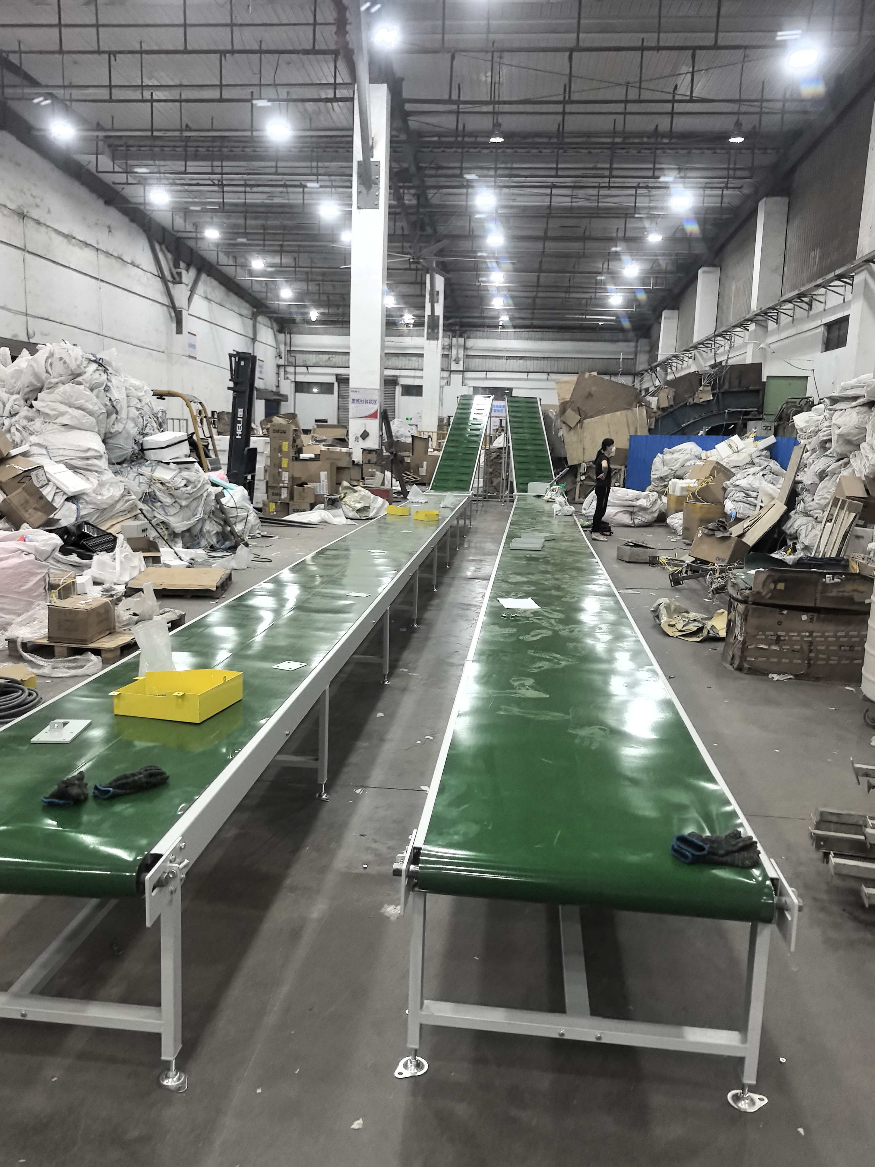 兩臺(tái)皮帶機(jī)設(shè)備發(fā)往合肥聯(lián)寶科技現(xiàn)場(chǎng)組裝